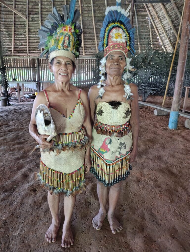Indígenas Tikunas. Tour Amazonas 5 días
